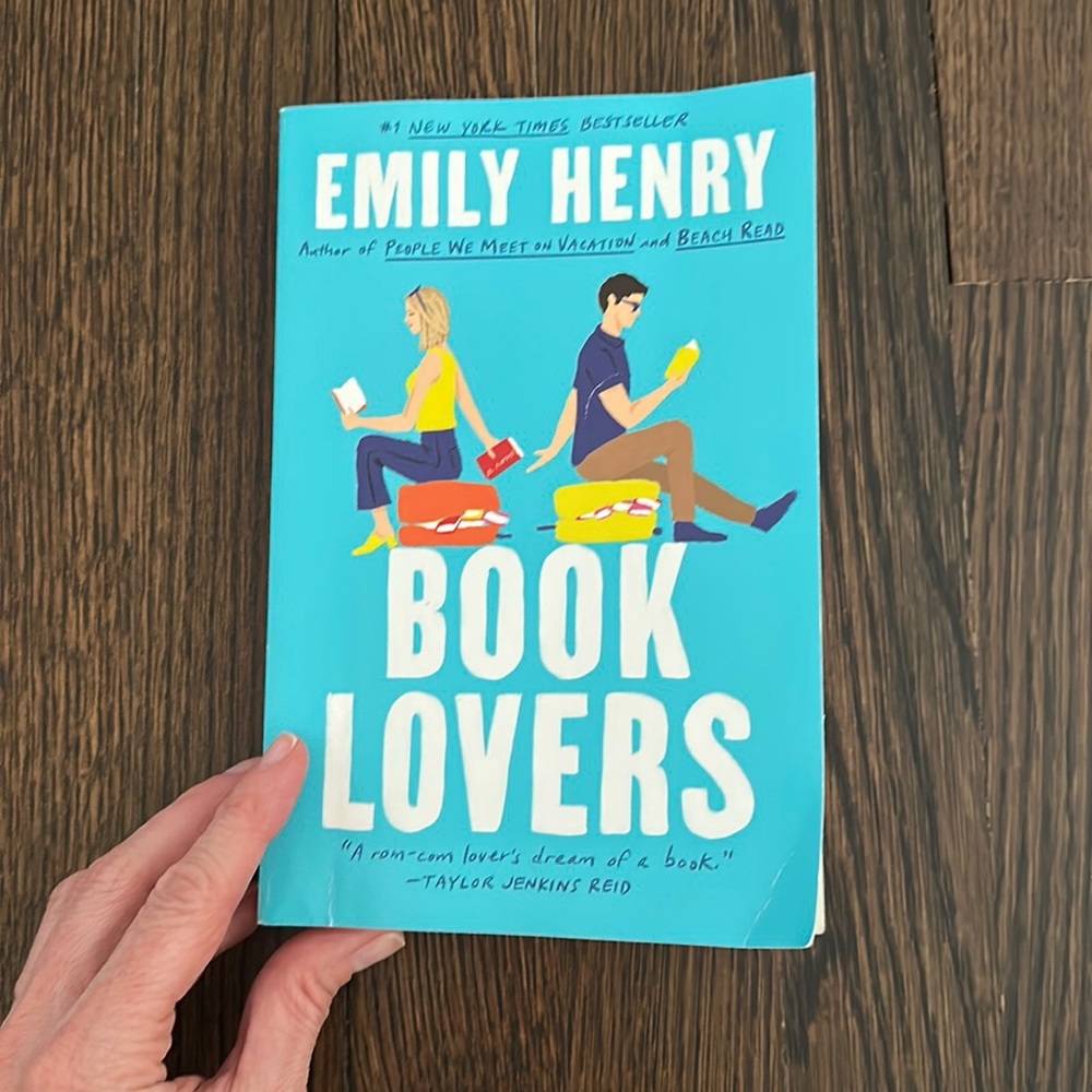 Book Lovers by Emily Henry - paperback in very good condition, no bent corners!